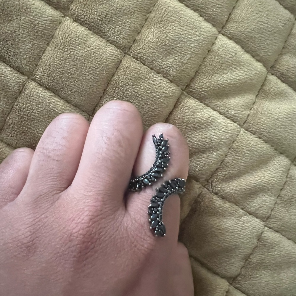 Beautiful Black Rhinestone Statement Ring - Picture 3 of 4